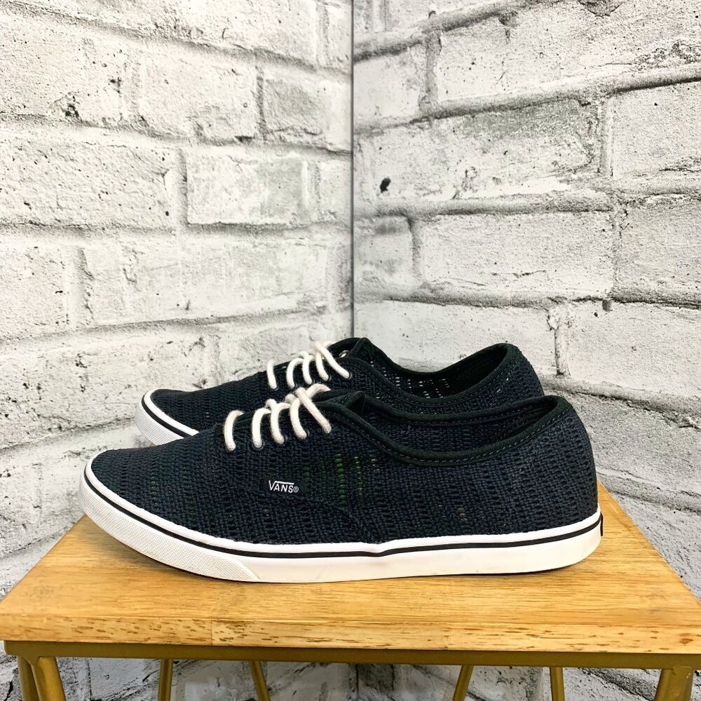 Vans Off the Wall Low Top Casual Unisex Sneaker